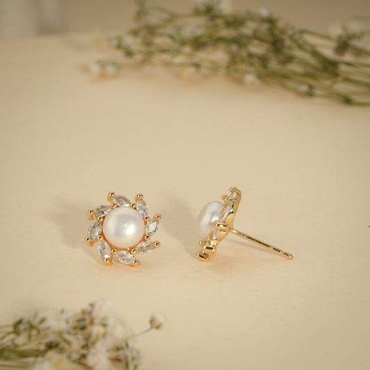 Floral Crystal Pearl Stud Earrings – Elegant Flower Design