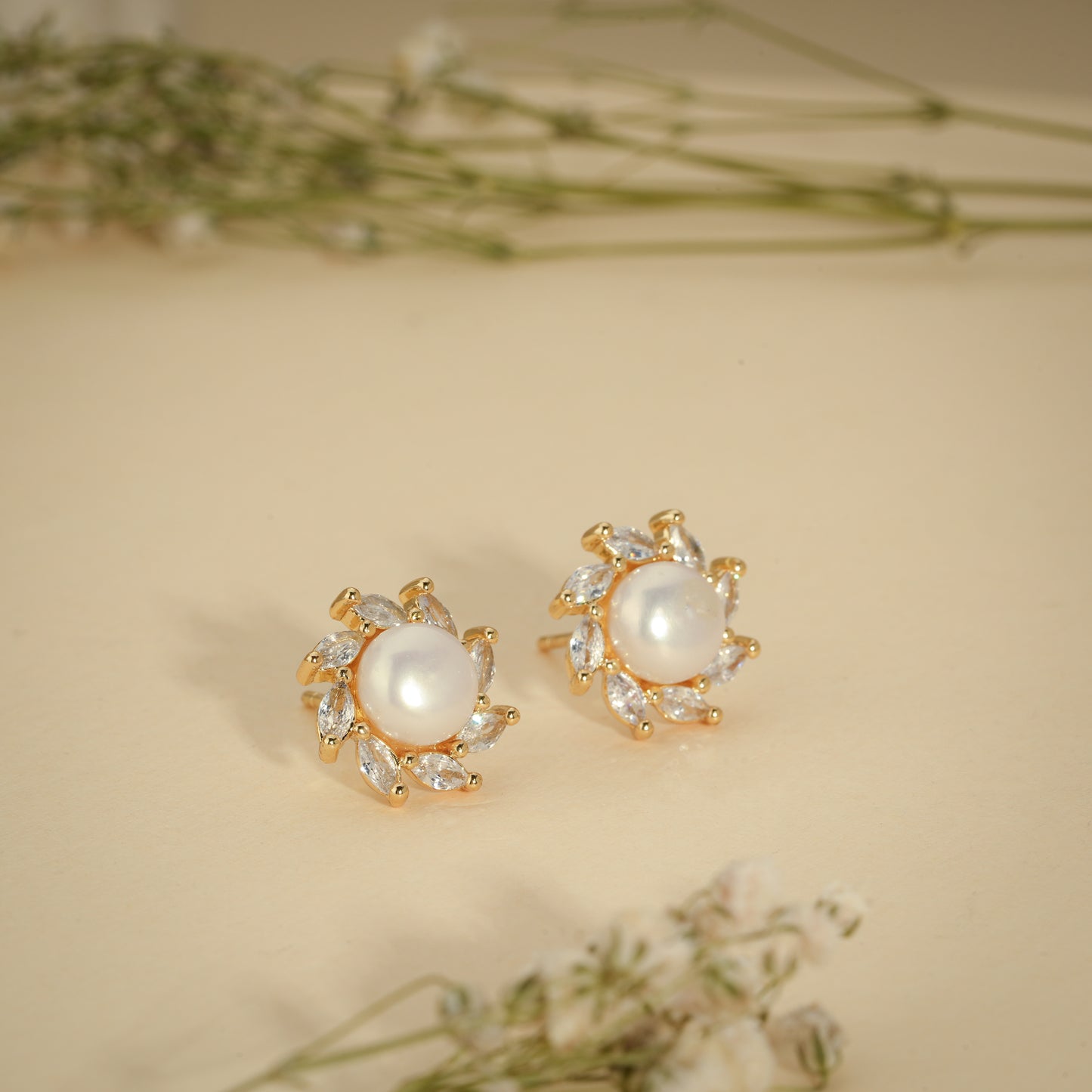 Floral Crystal Pearl Stud Earrings – Elegant Flower Design
