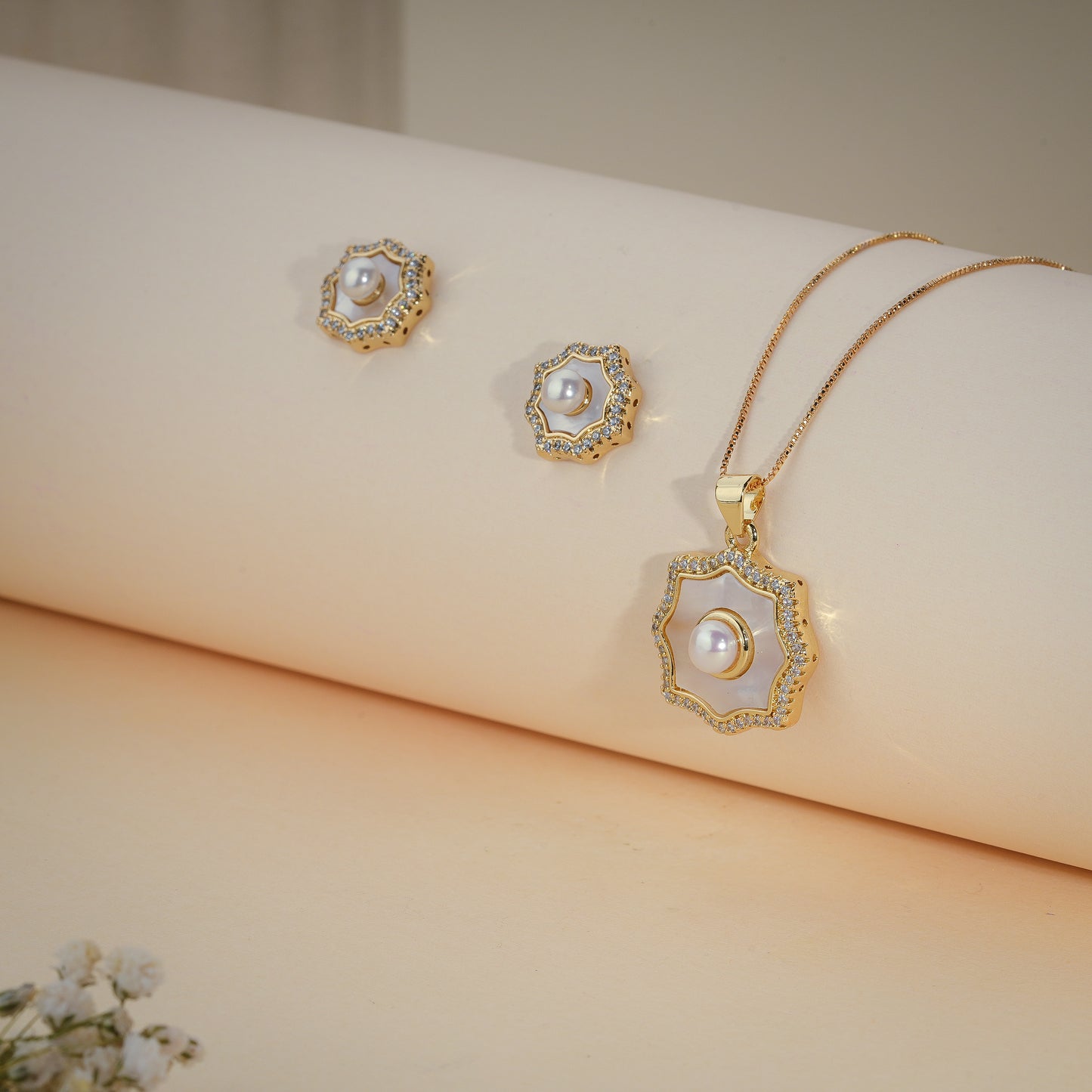 Elegant Floral Pearl Pendant Necklace & Stud Earrings Set – Gold Plated