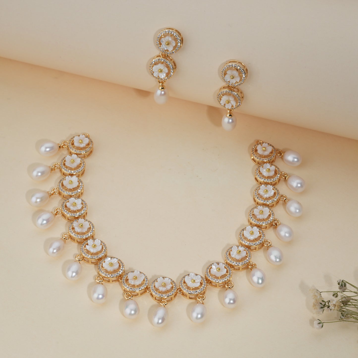 Floral Pearl Elegance Necklace Set
