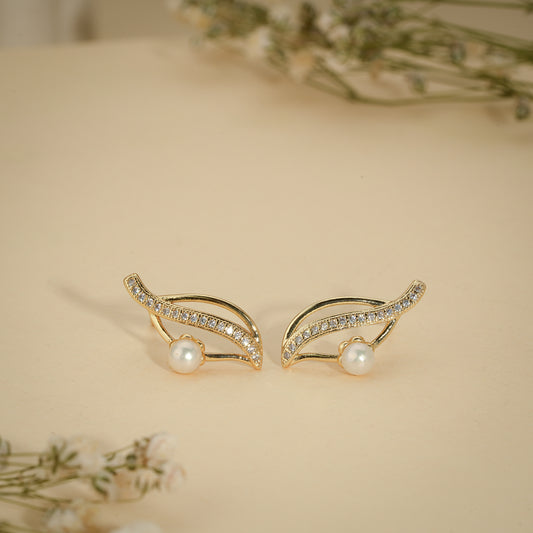 Crystal Leaf Pearl Stud Earrings – Elegant Nature Inspired Design