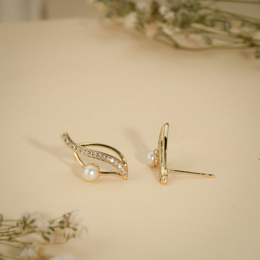 Crystal Leaf Pearl Stud Earrings – Elegant Nature Inspired Design