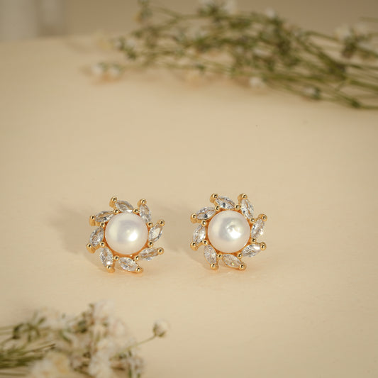 Floral Crystal Pearl Stud Earrings – Elegant Flower Design