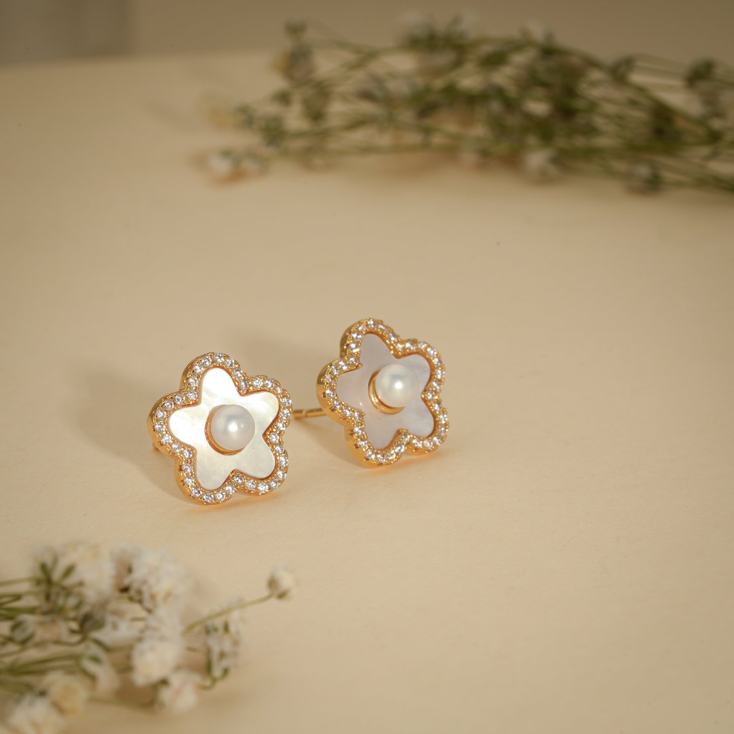 Pearl Blossom Crystal Stud Earrings – 18K Gold Plated Anti-Tarnish Earrings