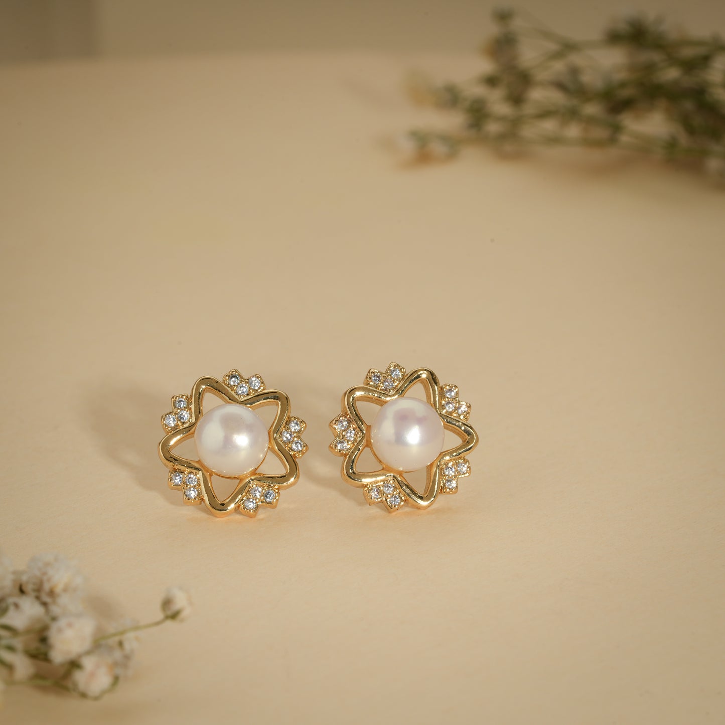 Star Bloom Pearl Stud Earrings