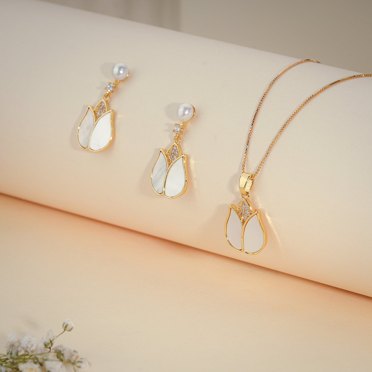 Mother of Pearl Tulip Pendant & Earrings Set