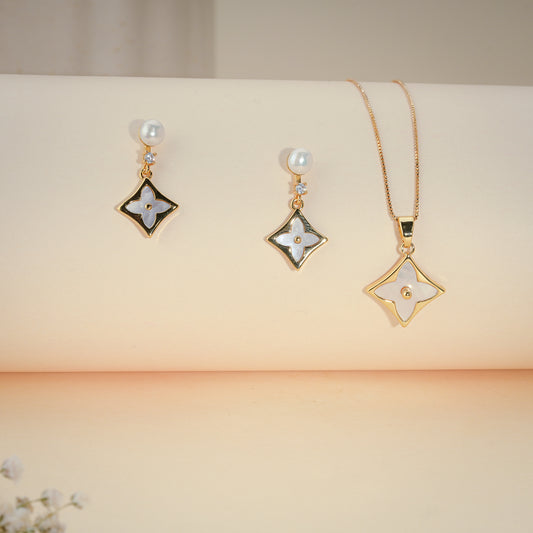 Pearl Clover Pendant Set