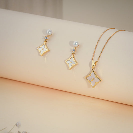 Pearl Clover Pendant Set