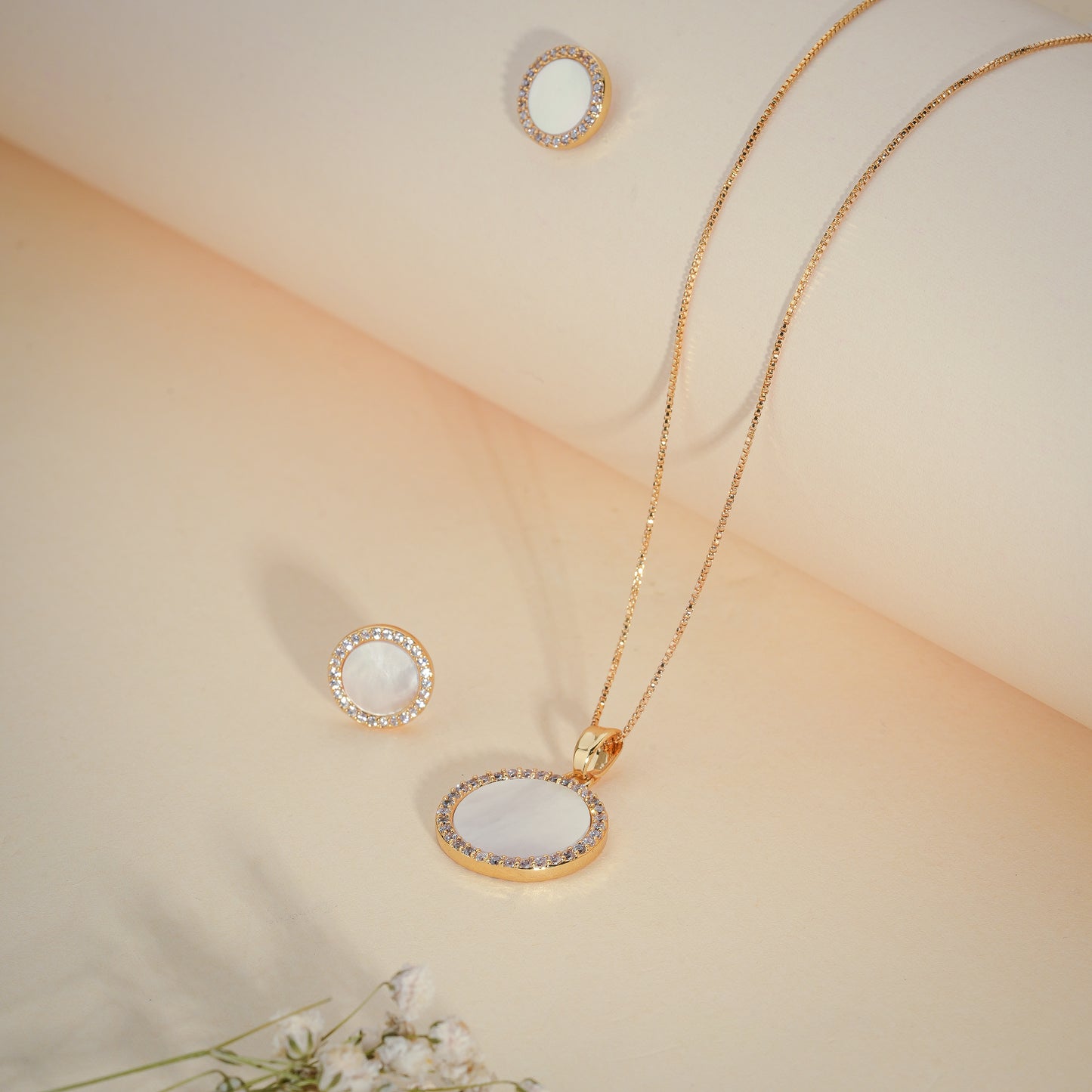 Classic Mother-of-Pearl Circle Pendant Set