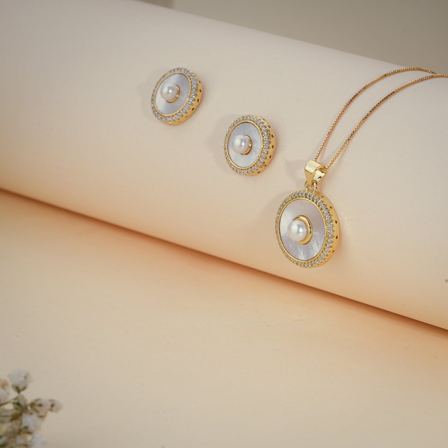 Elegant Pearl Circle Pendant Necklace & Stud Earrings Set – Gold Plated Crystal Jewelry