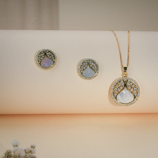 Elegant Mother of Pearl & Crystal Gold Pendant Necklace Set