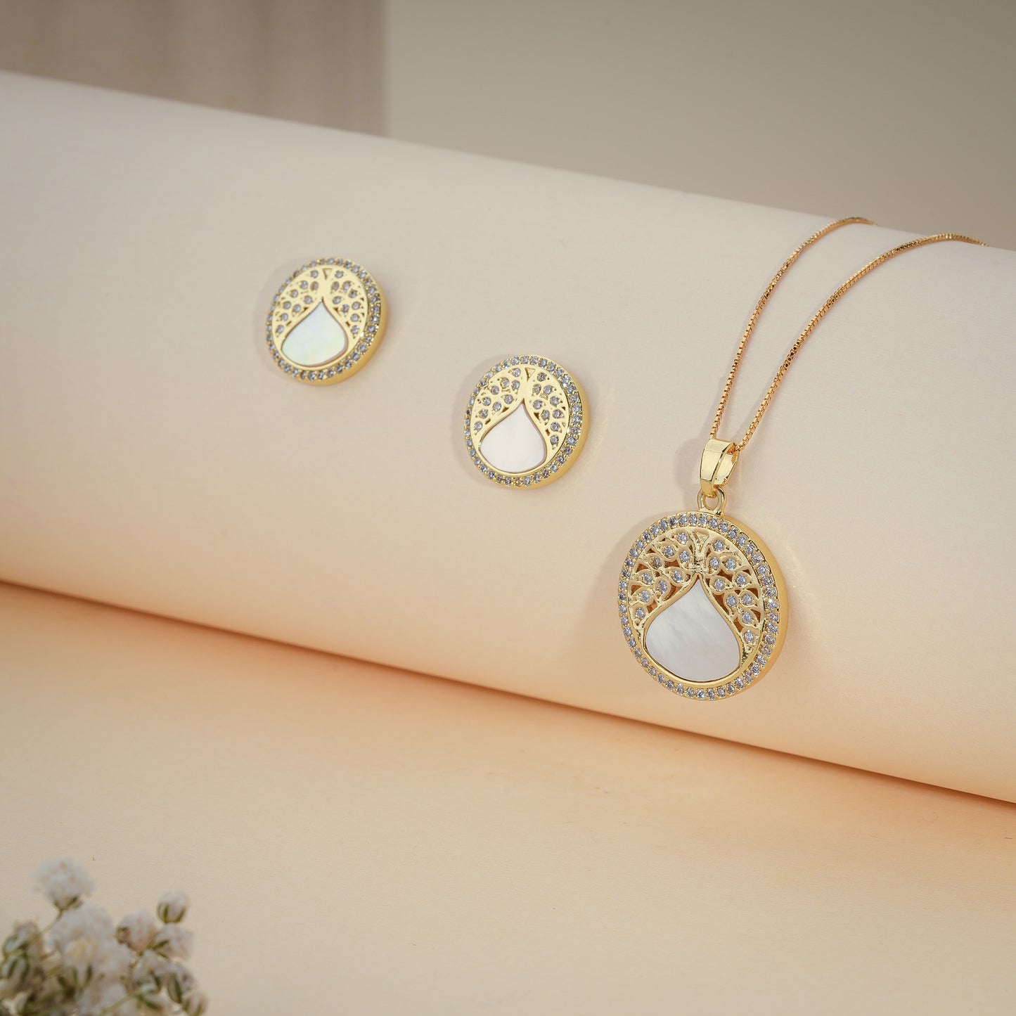 Gold Oval Mother of Pearl Pendant Necklace & Earrings Set